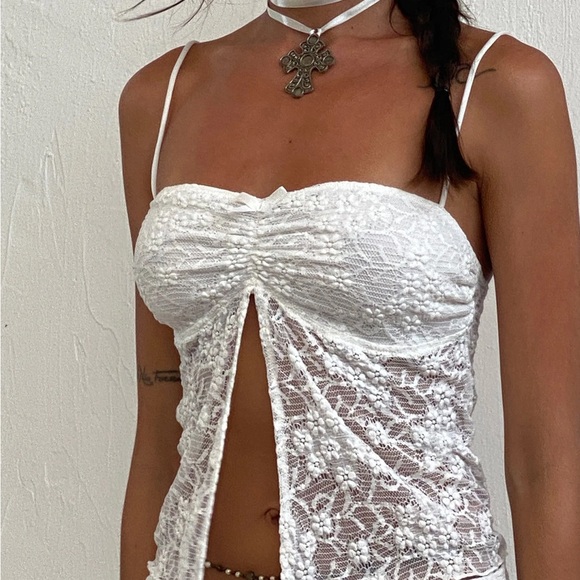 Motel Rocks Tops - NWT Motel Rocks BRIONY BUTTERFLY TOP IN LACE IVORY Small